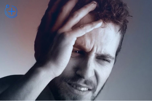 У мужчины болит голова У мужчины болит голова